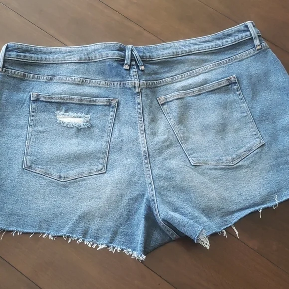 NEW! GOOD AMERICAN Deep Pocket Cut Off Denim Jean Shorts 24.